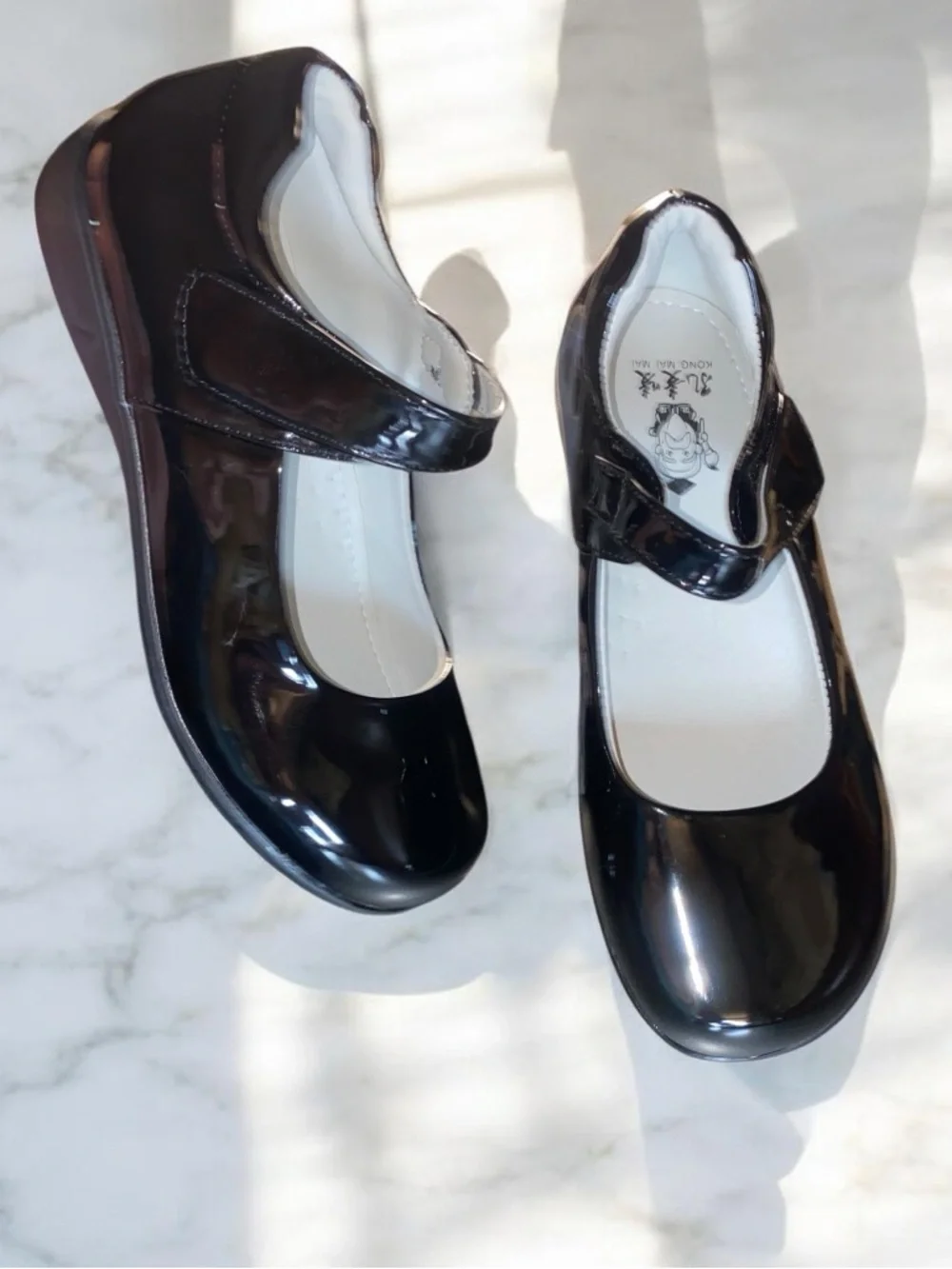 Kong Mai Mai  black patent leather Mary Jane shoes for girls uniform Sz 1.5